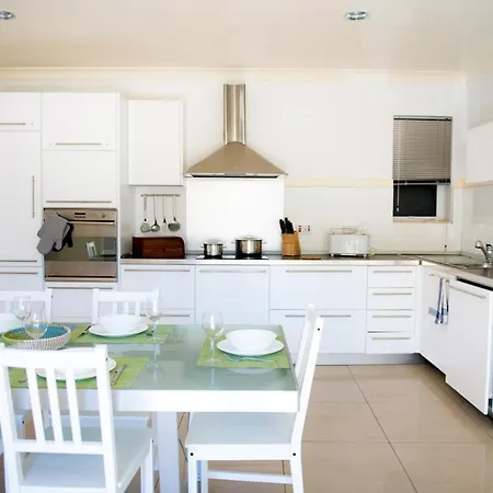 Bright, Spacious And Right In The Center St. Julian's