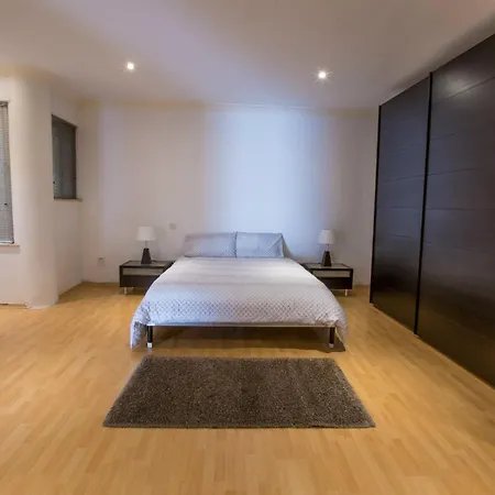 Bright, Spacious And Right In The Center Apartament