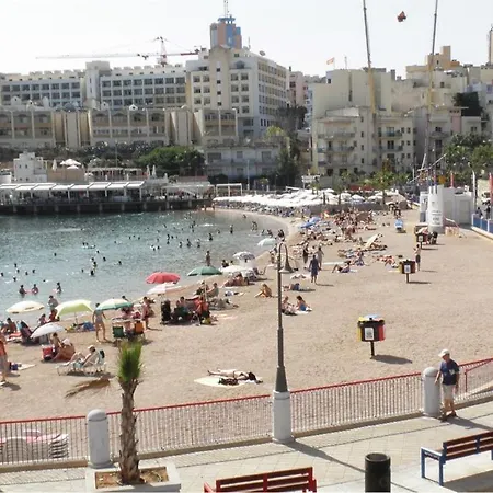 Apartment Bright, Spacious And Right In The Center Saint Julian's