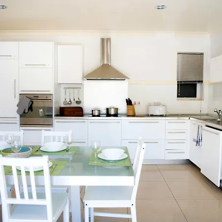 Bright, Spacious And Right In The Center Apartment