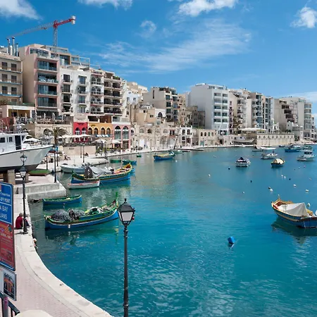 Bright, Spacious And Right In The Center * San Ġiljan
