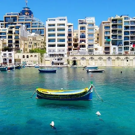 Bright, Spacious And Right In The Center Apartment San Ġiljan