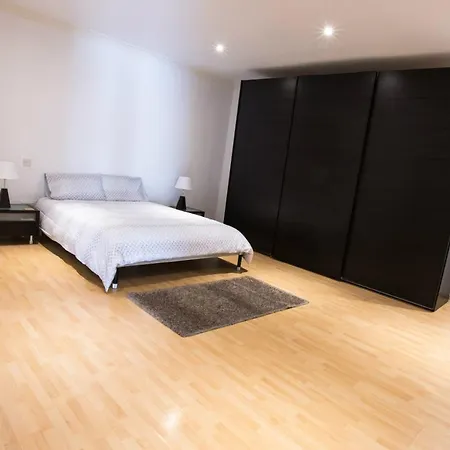 Bright, Spacious And Right In The Center San Ġiljan