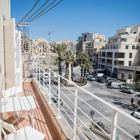 Bright, Spacious And Right In The Center דירה *