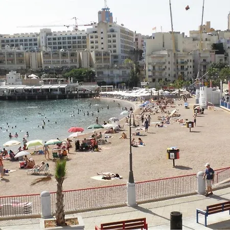 Apartment Bright, Spacious And Right In The Center Saint Julian's