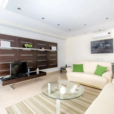 Bright, Spacious And Right In The Center San Ġiljan