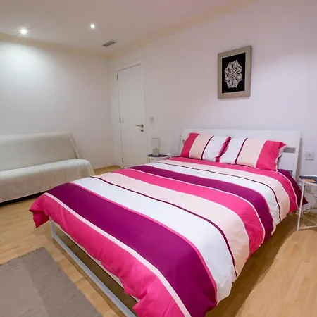 Apartment Bright, Spacious And Right In The Center *