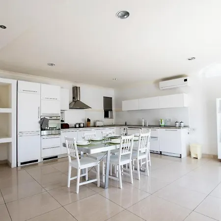 Bright, Spacious And Right In The Center San Ġiljan